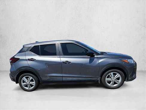 Used 2021 Nissan Kicks S FWD image 4