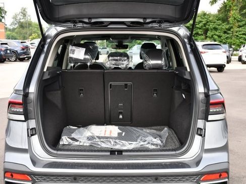 New 2025 Volkswagen Taos SE image 29