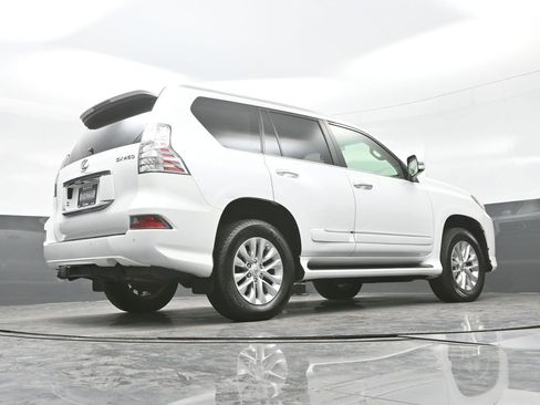 Used 2016 Lexus GX 460 w/ Premium Package AWD/4WD image 32