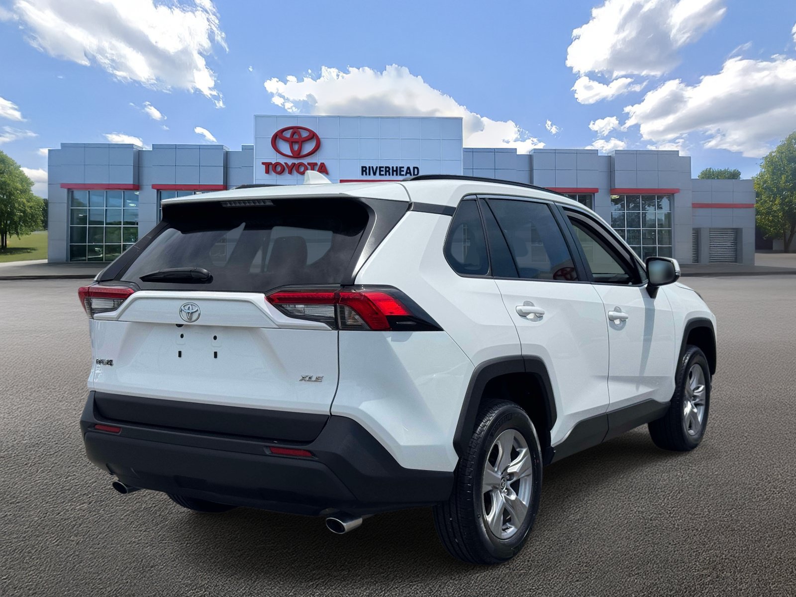 Used 2025 Toyota RAV4 XLE FWD image 6