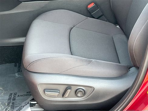 Used 2024 Toyota Venza LE image 18