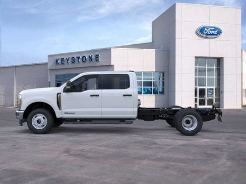 New 2026 Ford F350 XL w/ XL Chrome Package image 3