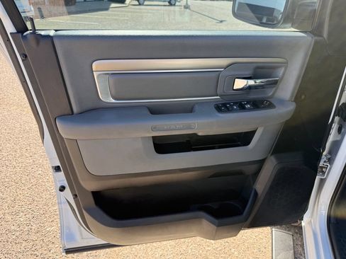 Used 2017 RAM 1500 Classic SLT AWD/4WD image 9