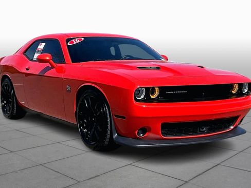 Used 2016 Dodge Challenger R/T Scat Pack w/ Leather Interior Group image 2
