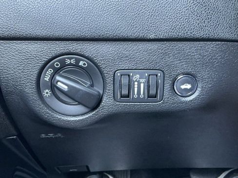 Used 2020 Dodge Charger SXT image 17