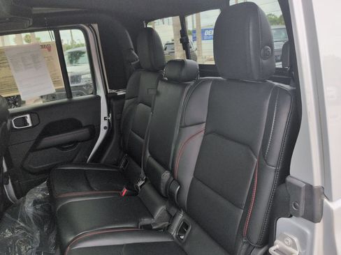 Used 2022 Jeep Gladiator Rubicon w/ LED Lighting Group AWD/4WD image 12