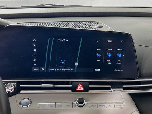 Certified 2025 Hyundai Elantra Limited FWD image 13
