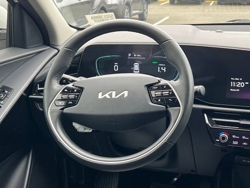 Certified 2023 Kia Niro EX image 14