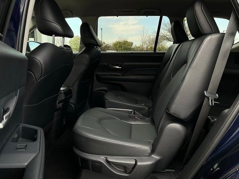 Used 2025 Toyota Grand Highlander FWD image 12