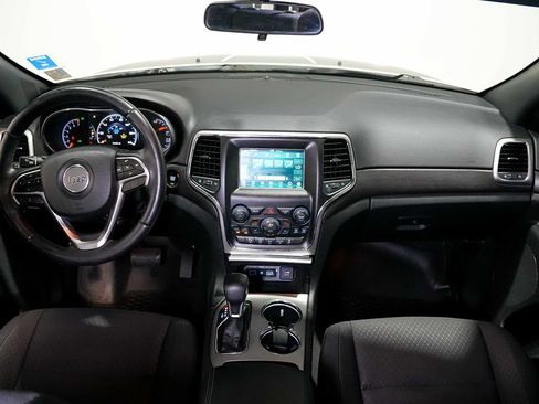 Used 2018 Jeep Grand Cherokee Laredo RWD image 20