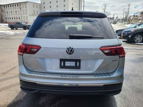 Used 2024 Volkswagen Tiguan SE image 8