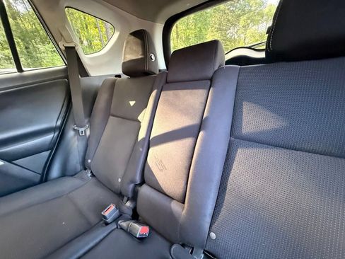 Used 2018 Toyota RAV4 XLE AWD/4WD image 29