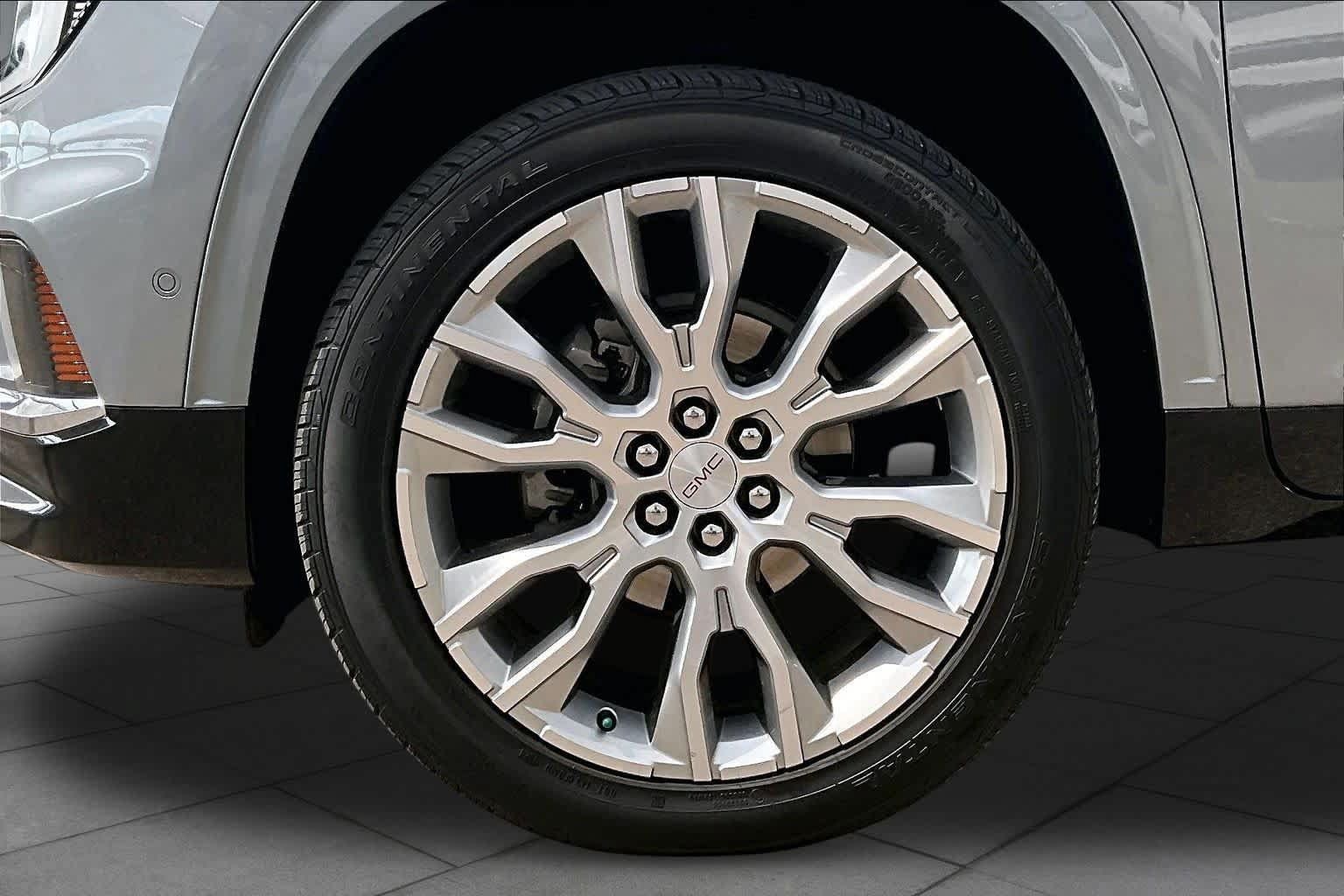 Used 2024 GMC Acadia Denali w/ Super Cruise Package FWD image 11