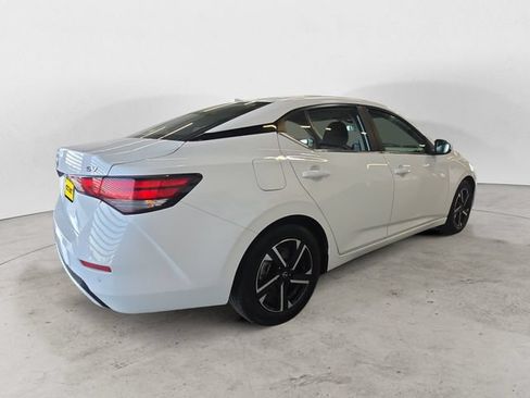 Used 2024 Nissan Sentra SV FWD image 5