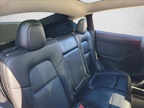 Used 2021 Tesla Model Y Long Range image 16