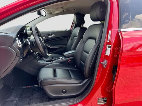 Used 2020 Mercedes-Benz GLA 250 w/ Premium Package image 19