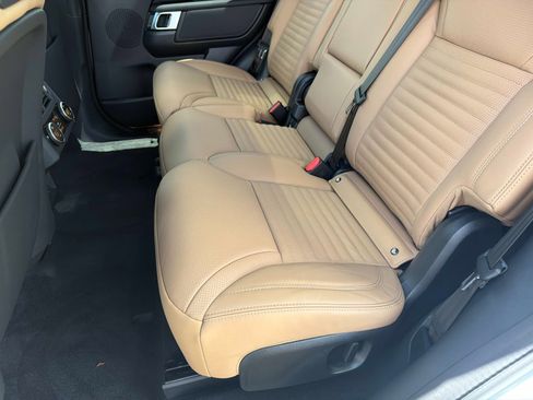 New 2026 Land Rover Discovery Dynamic SE AWD/4WD image 13