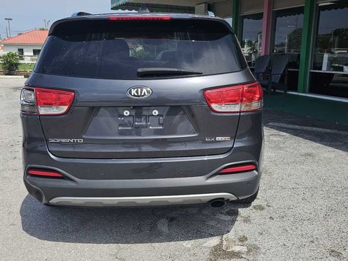 Used 2018 Kia Sorento EX w/ EX Advanced Touring Package FWD image 4