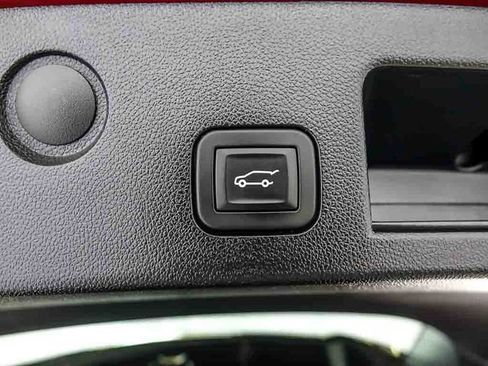 Used 2025 Chevrolet Equinox LT w/ Convenience Package II FWD image 31