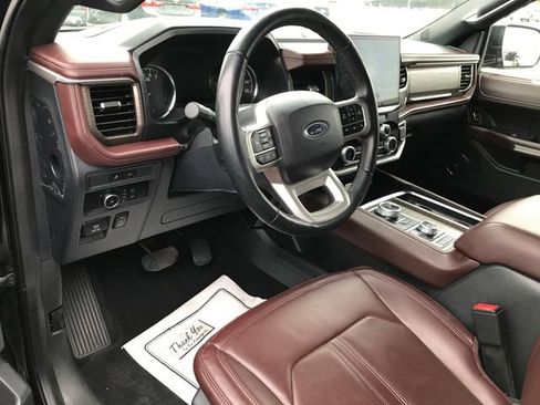 Used 2024 Ford Expedition Limited image 3