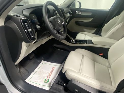 Used 2025 Volvo XC40 B5 Plus w/ Protection Package Premier image 10