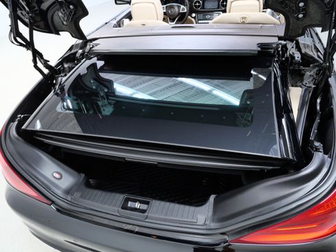 Used 2017 Mercedes-Benz SL 550 image 7