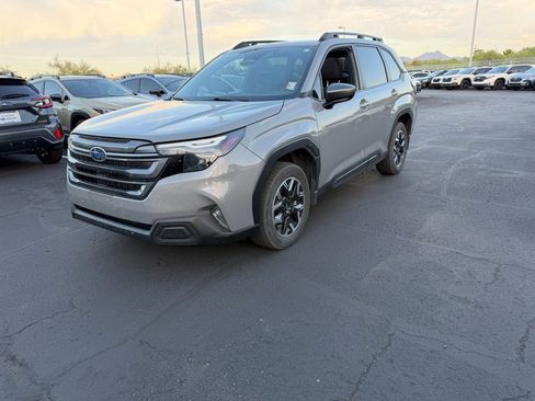 Used 2025 Subaru Forester Premium AWD/4WD image 3