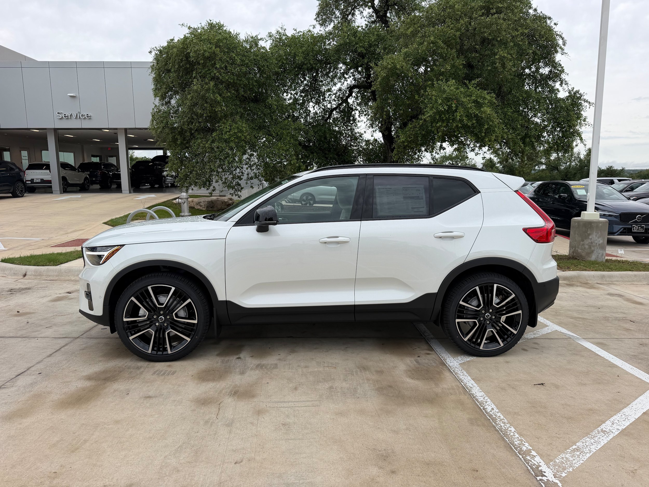 New 2026 Volvo XC40 B5 Ultra w/ Protection Package Premier AWD/4WD image 3