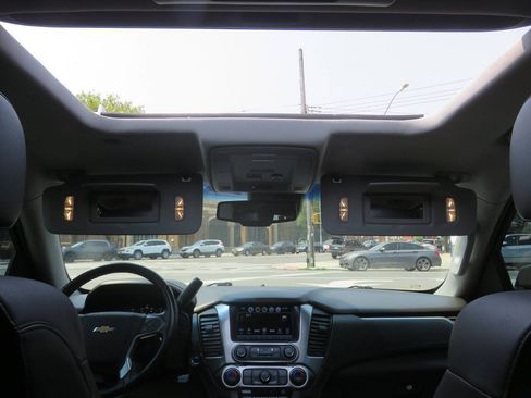 Used 2018 Chevrolet Tahoe Premier AWD/4WD image 13