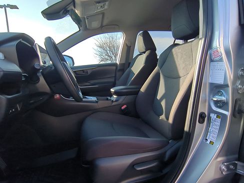 Used 2023 Toyota RAV4 LE image 27