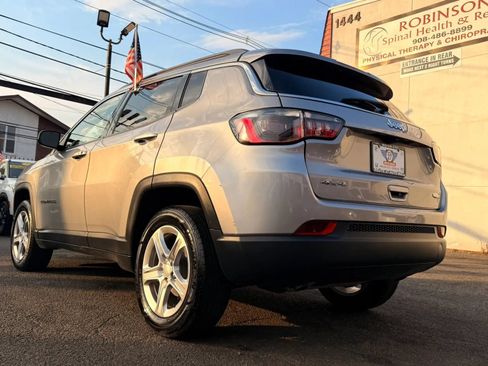 Used 2024 Jeep Compass Latitude AWD/4WD image 8