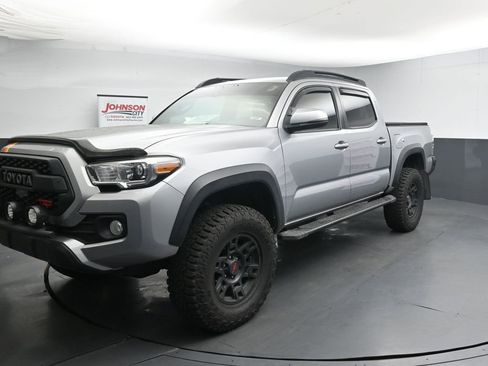 Used 2021 Toyota Tacoma TRD Off-Road AWD/4WD image 4