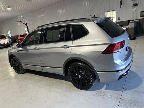 Certified 2022 Volkswagen Tiguan SE R-Line image 5