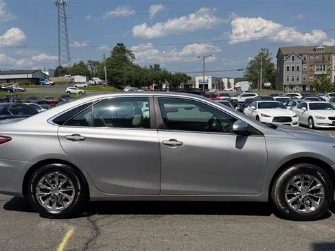 Used 2016 Toyota Camry LE FWD image 11