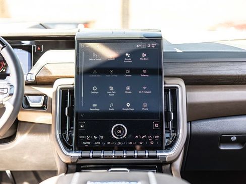 Used 2026 GMC Yukon Denali Ultimate AWD/4WD image 40