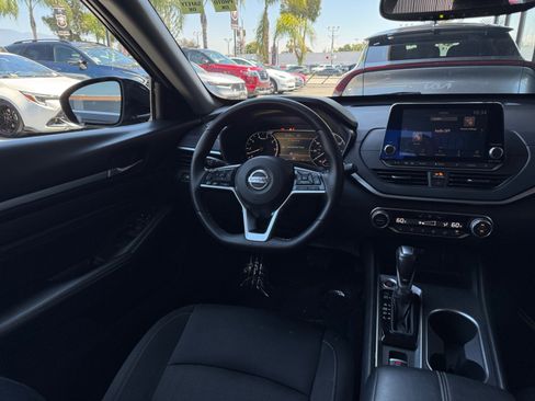 Used 2019 Nissan Altima 2.5 SV FWD image 15
