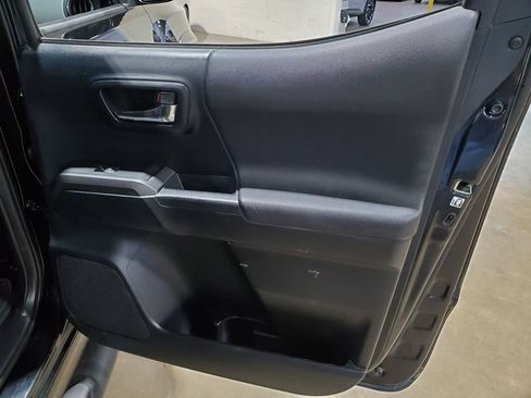 Used 2016 Toyota Tacoma TRD Sport w/ Premium & Technology Package RWD image 23