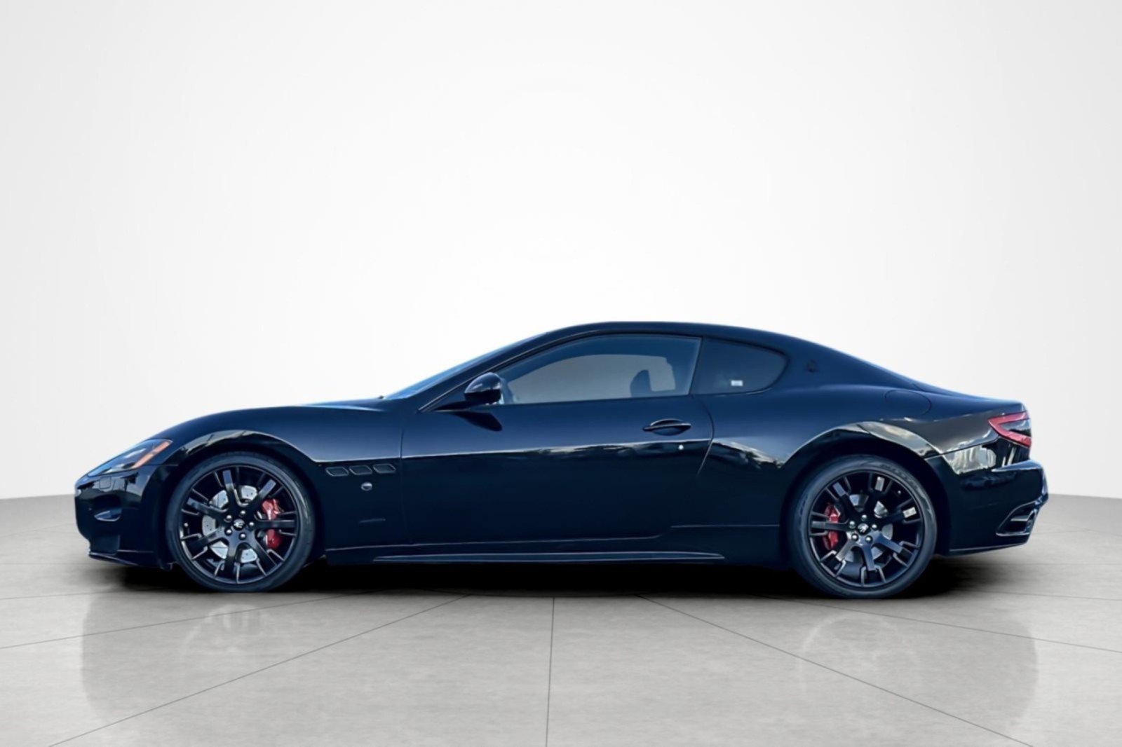 Used 2012 Maserati GranTurismo S RWD image 2