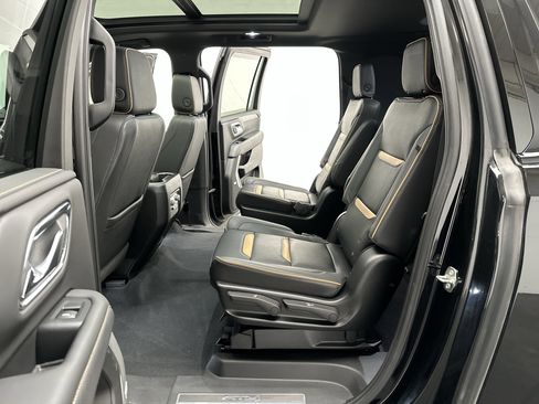 Used 2023 GMC Yukon XL AT4 image 23