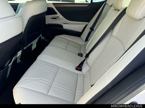 Used 2025 Lexus ES 300h w/ Luxury Package image 15