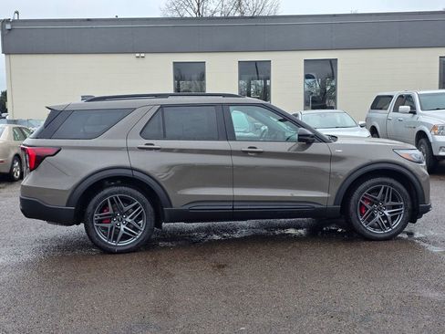 New 2026 Ford Explorer ST-Line w/ ST-Line Street Pack image 7