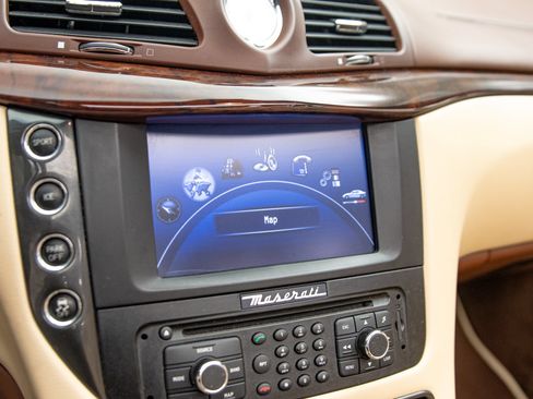 Used 2013 Maserati GranTurismo Sport RWD image 34