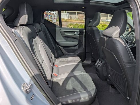 Used 2023 Volvo XC40 Recharge Ultimate AWD/4WD image 16