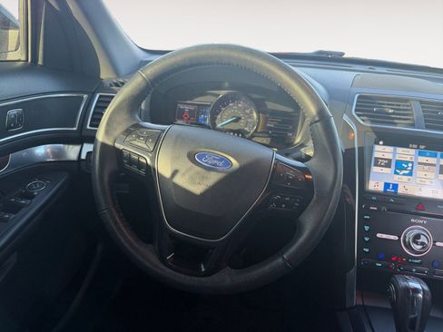 Used 2018 Ford Explorer Limited image 12