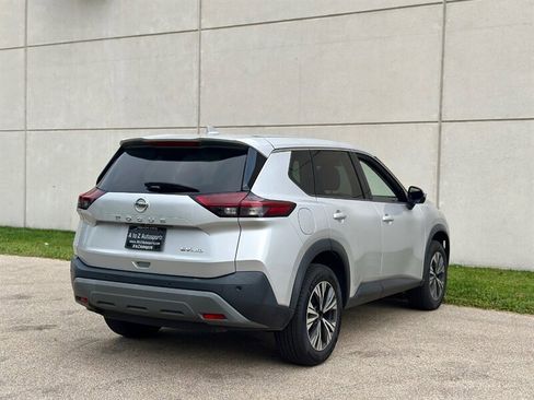 Used 2021 Nissan Rogue SV image 11