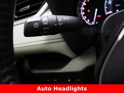 Used 2023 Toyota RAV4 XLE Premium image 27