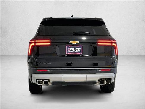 Used 2026 Chevrolet Traverse LT FWD image 4