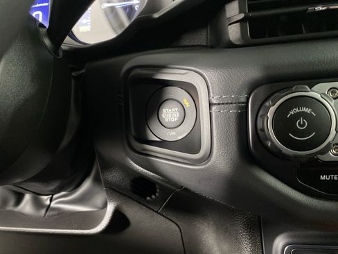 Used 2025 Jeep Wrangler Rubicon w/ Convenience Group image 25