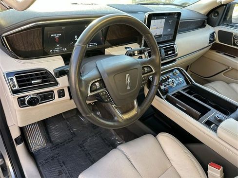 Used 2021 Lincoln Navigator L Reserve image 9
