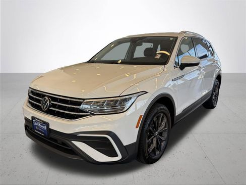 Used 2022 Volkswagen Tiguan SE AWD/4WD image 2